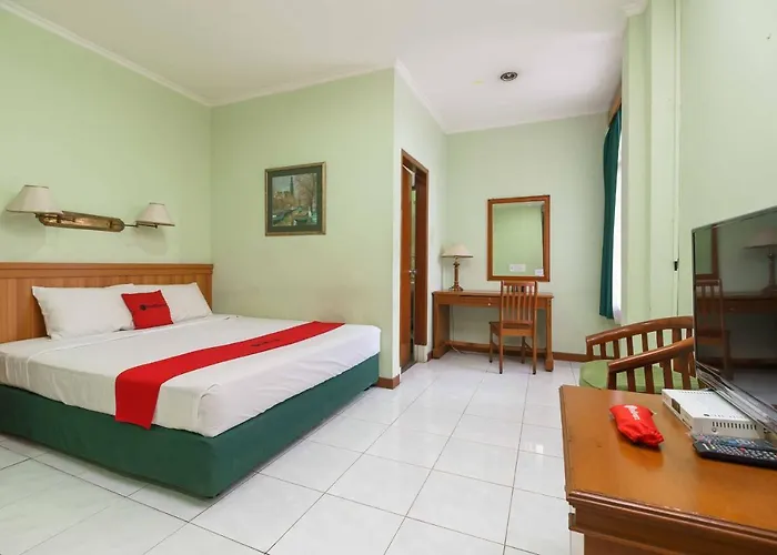 RedDoorz Plus near Kemang Raya Jakarta